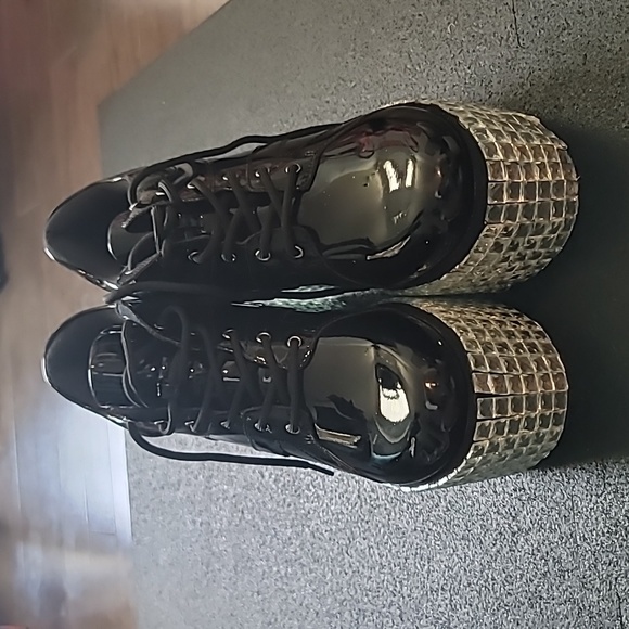 Shoes - Picture 2 of 5